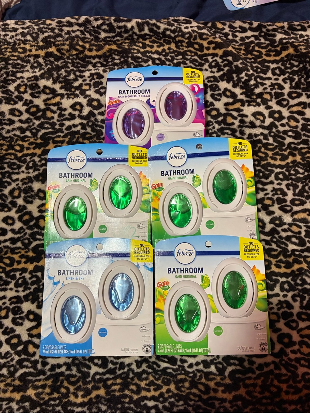 Febreze Bathroom Air Freshener Clips – Green & Blue Scents